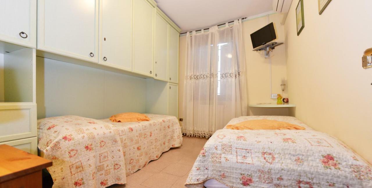 B&B Il Pavone ブッセート エクステリア 写真