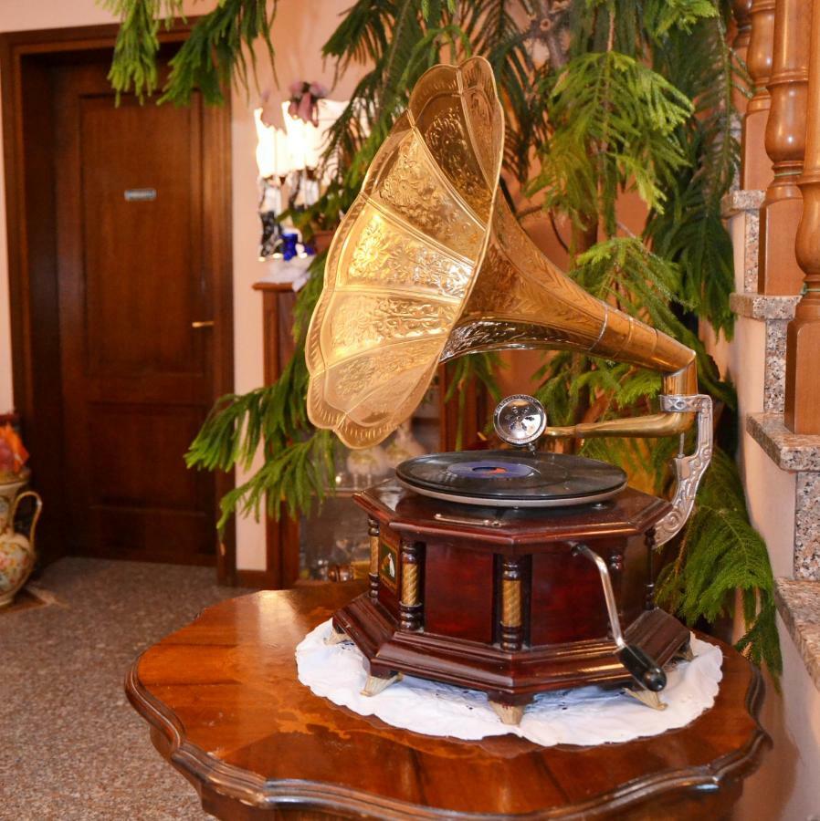 B&B Il Pavone ブッセート エクステリア 写真